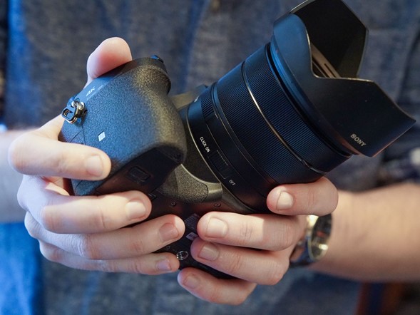 Sony Syber-shot DSC-RX10 III  4