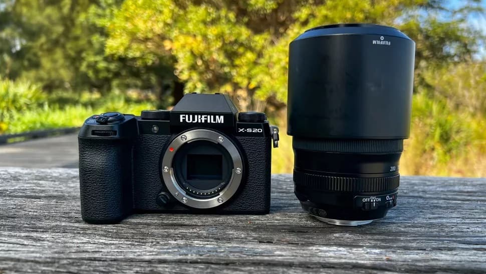 دوربین عکاسی فوجی‌فیلم  FUJIFILM X-S20