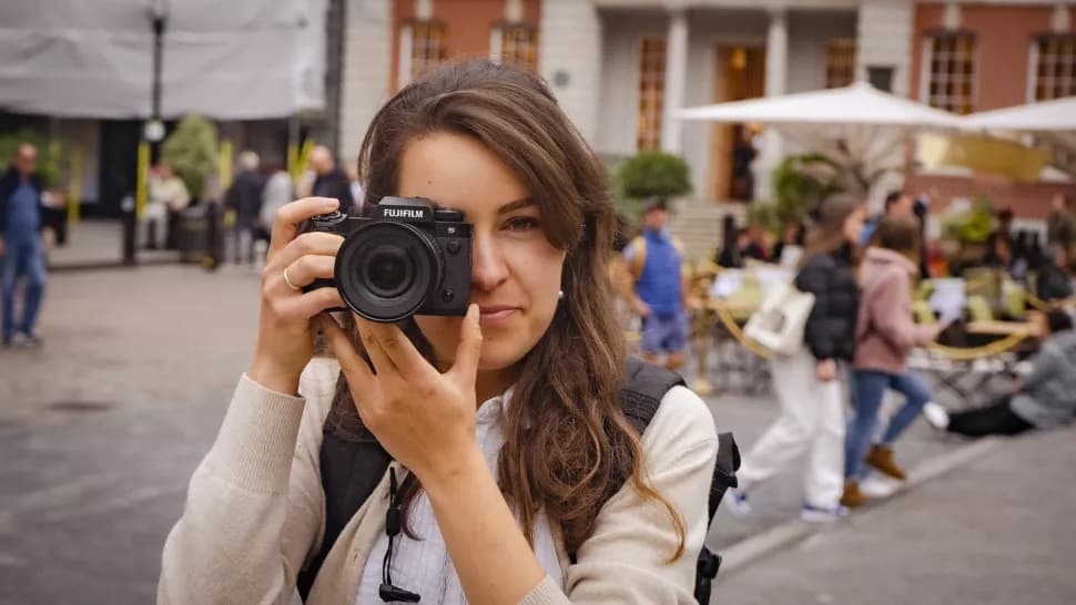 دوربین بدون آینه فوجی‌فیلم  FUJIFILM X-H2