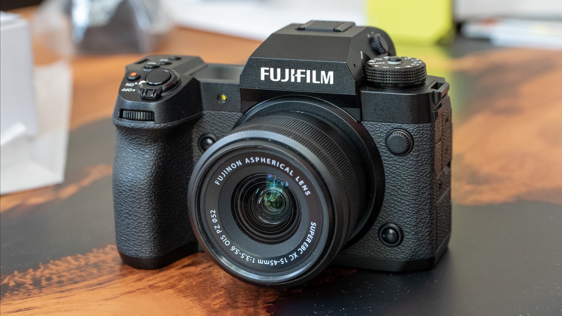 دوربین بدون آینه فوجی‌فیلم  FUJIFILM X-H2