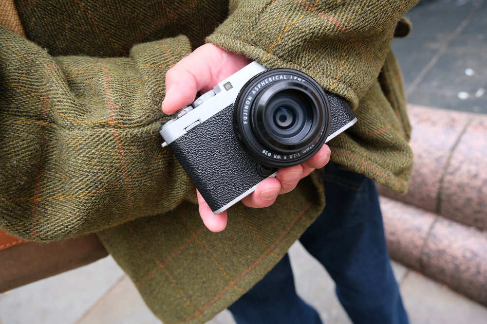 دوربین بدون آینه فوجی‌فیلم  FUJIFILM X-E4