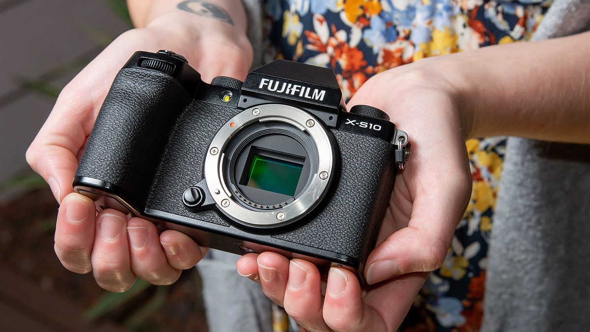 دوربین بدون آینه فوجی‌فیلم  FUJIFILM X-S10