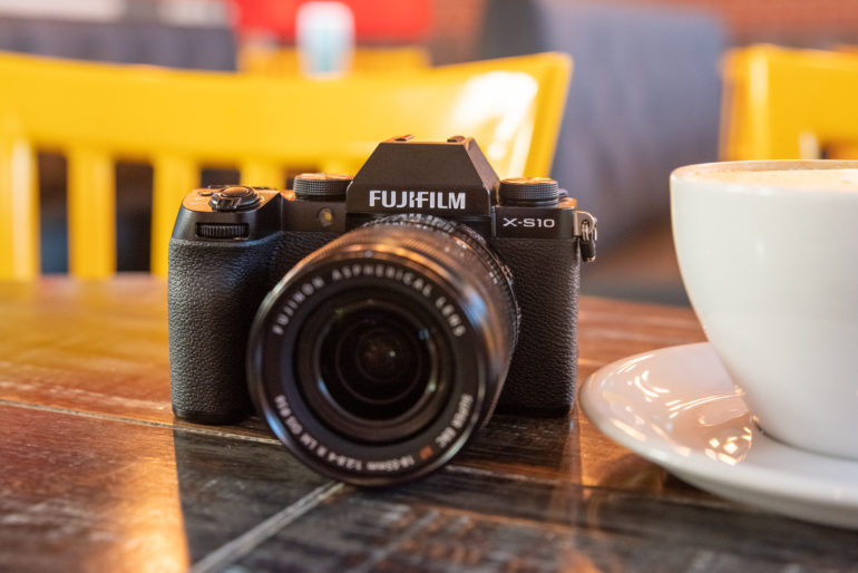 دوربین بدون آینه فوجی‌فیلم  FUJIFILM X-S10