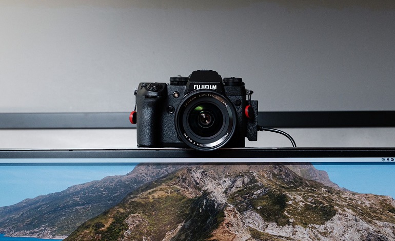 دوربین بدون آینه فوجی‌فیلم  FUJIFILM X-T4