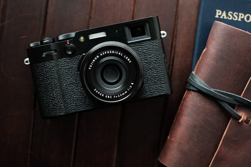 دوربین بدون آینه فوجی‌فیلم  FUJIFILM X100v