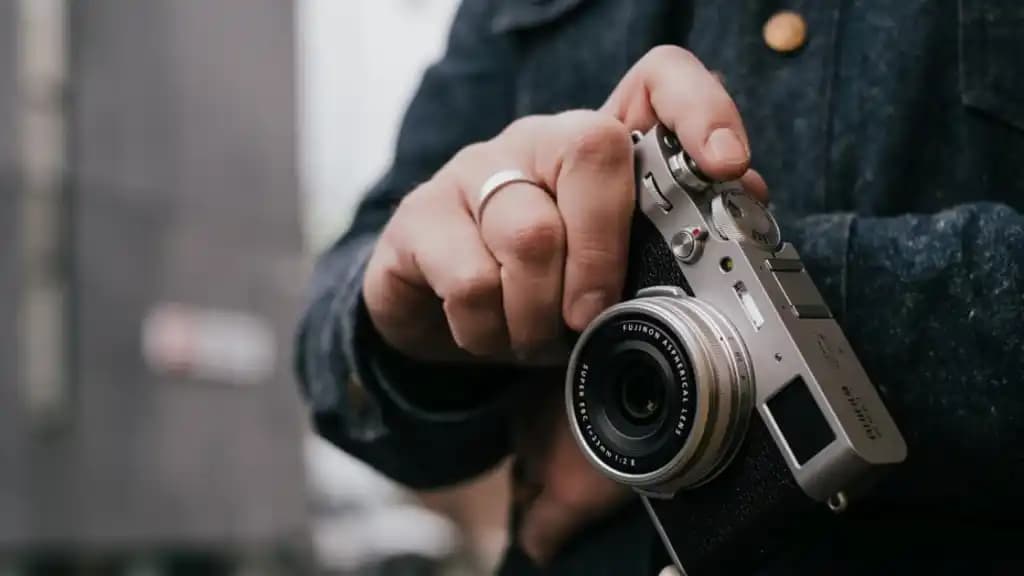 دوربین بدون آینه فوجی‌فیلم FUJIFILM X100v