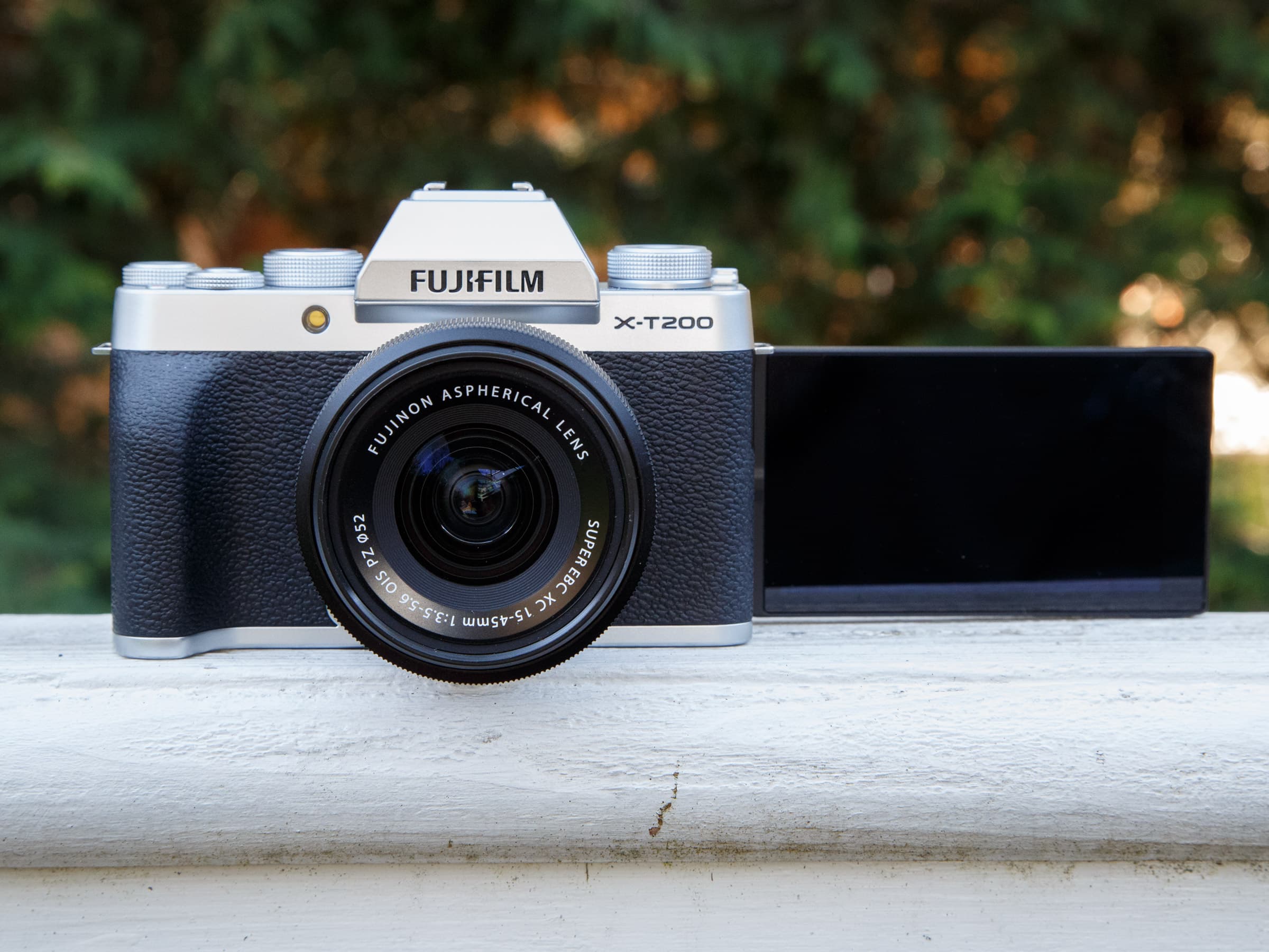 دوربین بدون آینه فوجی‌فیلم  FUJIFILM X-T200