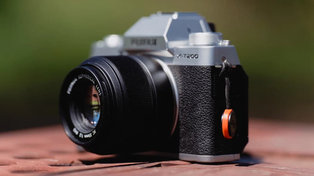 دوربین بدون آینه فوجی‌فیلم  FUJIFILM X-T200