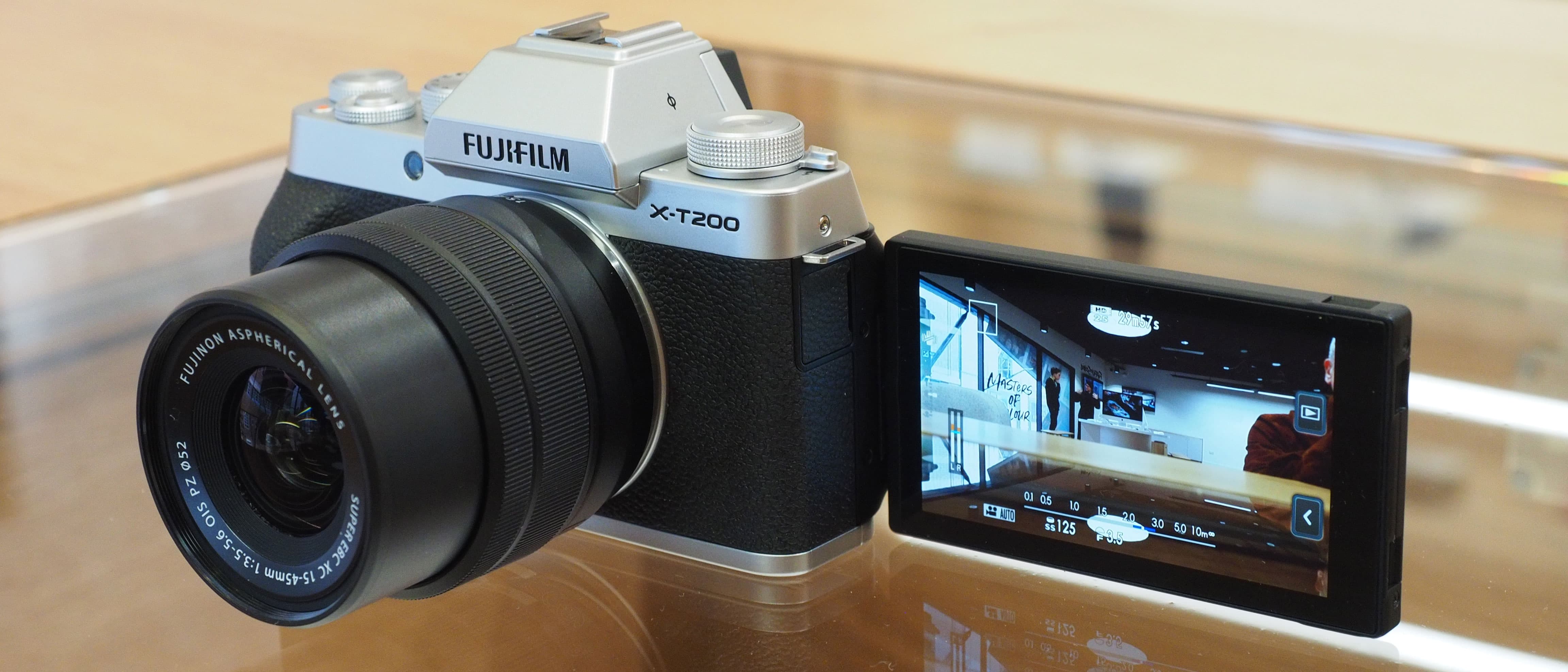 دوربین بدون آینه فوجی‌فیلم  FUJIFILM X-T200