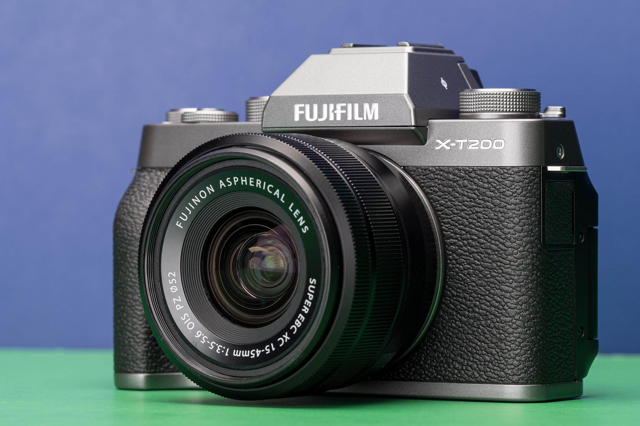 دوربین بدون آینه فوجی‌فیلم  FUJIFILM X-T200