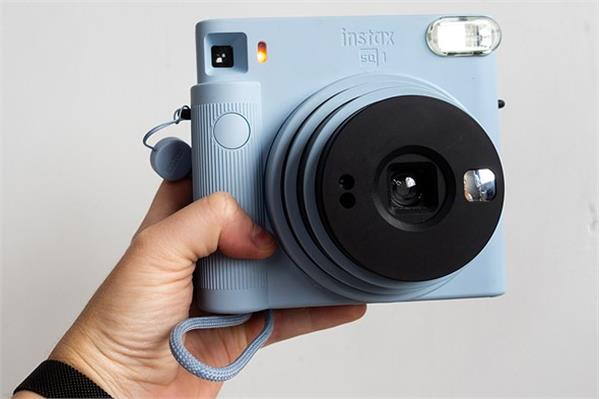 دوربین جدید Fujifilm Instax Square SQ1